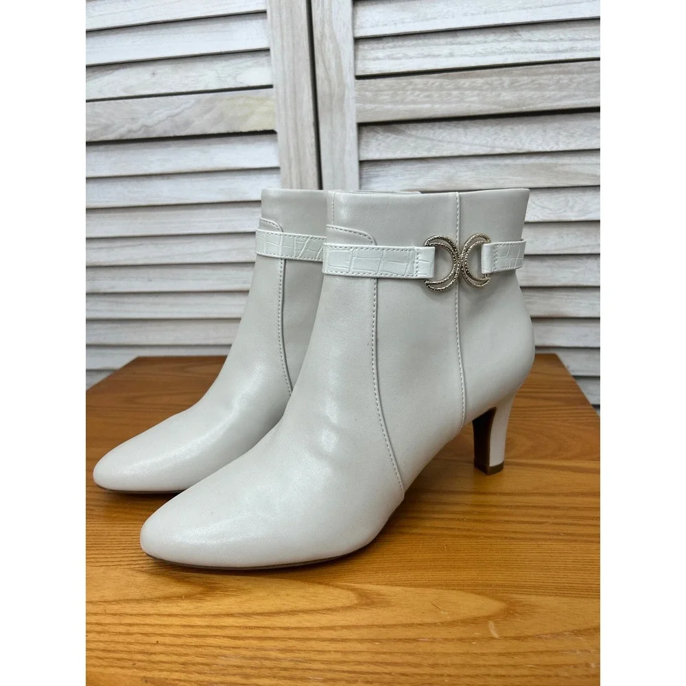 NEW Lifestride Ankle Boots Size 10 Ivory White Sleek Heeled Booties NWOT